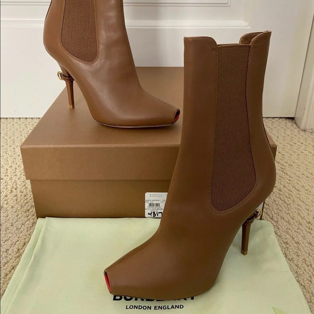 Burberry tan leather boots midi